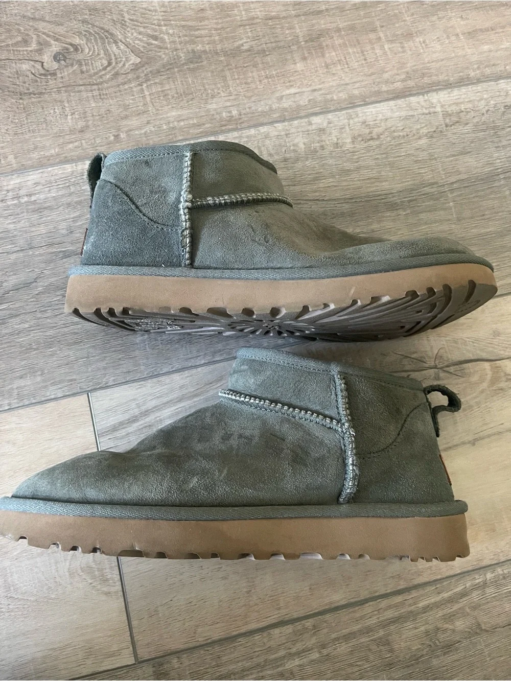 UGG Classic Ultra Mini Boots - Olive Green - Size 8 (Excellent Condition)